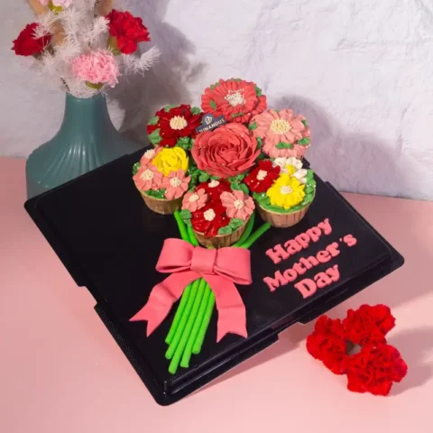 Lovely Cream Cupcake Bouquet