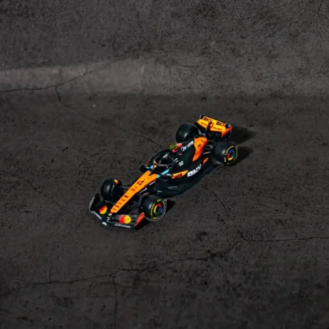 Bburago McLaren MCL39 Car