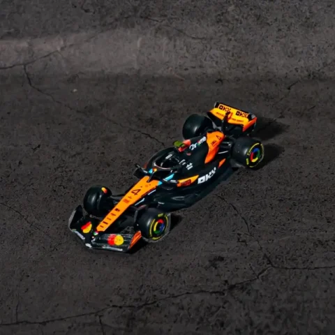 Bburago® F1 McLaren Car #4 Lando Norris